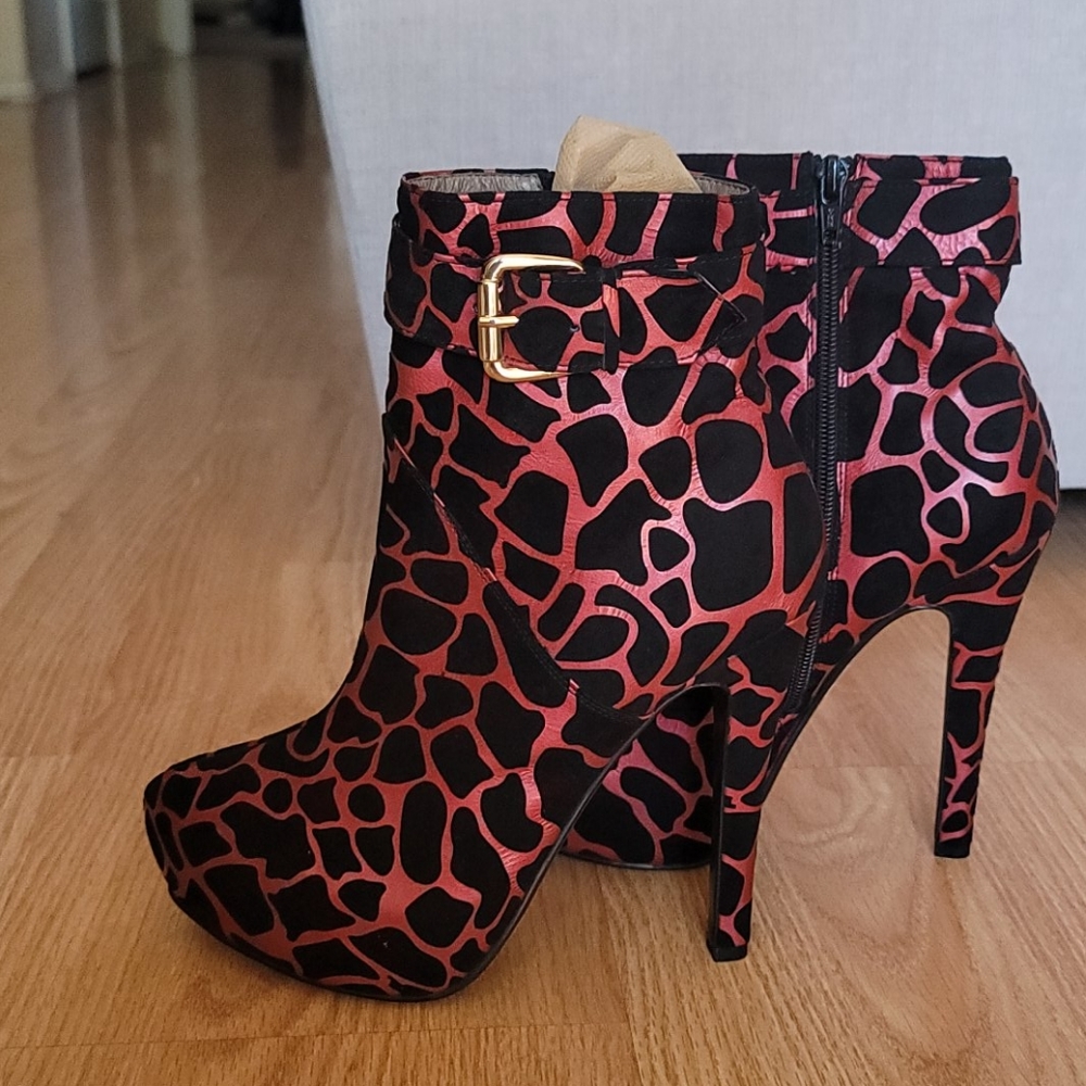 Pink giraffe print platform boots